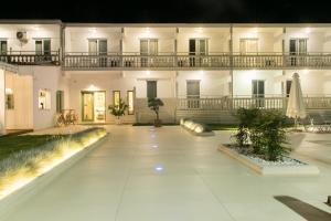 Bazén v ubytování Elektra Comfort Hotel by Del Mare nebo v jeho okolí