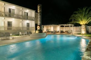 Bazén v ubytování Elektra Comfort Hotel by Del Mare nebo v jeho okolí + 37 fotografií
