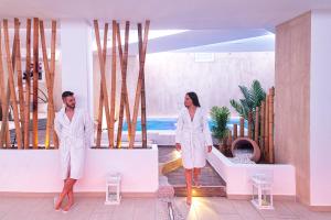 Hostia v ubytovaní Royal Sunset Hotel + 37 fotografií