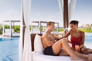 Гости Hyatt Vivid Playa Del Carmen All-Inclusive Adult Only Resort