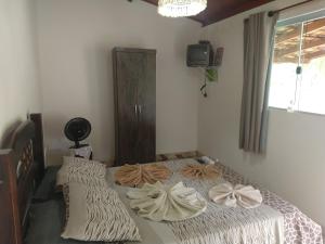 a bedroom with a bed with two pillows on it at Pousada Recanto Verde Cunha in Cunha