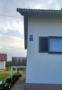 Budova, v ktorej sa dovolenkový dom nachádza