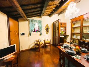 A television and/or entertainment centre at Piazza Venezia Lulus Home