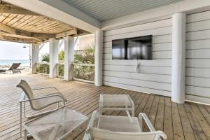 Foto dalla galleria di Luxe, Beachfront PCB Home with Decks and Grill! a Panama City Beach