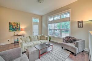 Gallery image of Benton Harbor Townhome with Golf Course View! in Benton Harbor