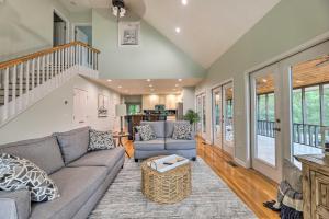 Φωτογραφία από το άλμπουμ του Pickwick Lake Home with Screened-In Porch, Dock σε Counce