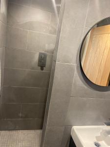a bathroom with a sink and a mirror at Spacious one bedroom ground floor apartment in Harrogate