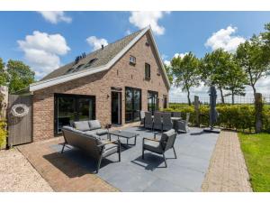 Gallery image of Very luxurious holiday home in beautiful Zeeland style suitable for 7 people in Vrouwenpolder