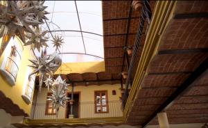 a building with a chandelier hanging from the ceiling at OYO Hotel Castillo Santa Cecilia in Tapalpa +88 photos
