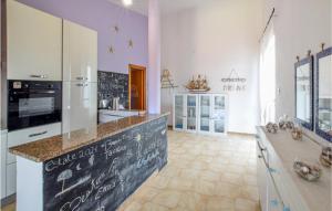 Kuchyň nebo kuchyňský kout v ubytování Nice Apartment In Sorso + 9 fotografií