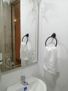 Phòng tắm tại CASA VERDE Habitaciones en Bucaramanga