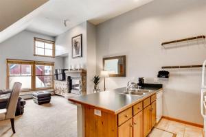 Gallery image of 1 Bedroom Plus Murphy Mountain Condo in River Run Village with Hot Tub Access and Walking Distance to Ski in Keystone
