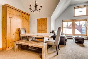 Gallery image of 1 Bedroom Plus Murphy Mountain Condo in River Run Village with Hot Tub Access and Walking Distance to Ski in Keystone
