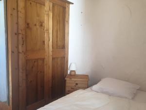 a bedroom with a bed and a wooden door at Appartement La Rosière, 3 pièces, 4 personnes - FR-1-275-131 in La Rosière