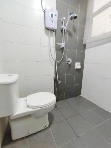 Ванная комната в NaturalWarmstay@GoldenHill/2R/WIFI/NightMarketView/CarPark