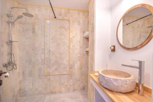 Ένα μπάνιο στο Sup Beach House Room U +16 φωτογραφίες