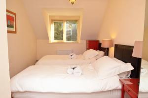 A bed or beds in a room at Trade Digs Bath Road 