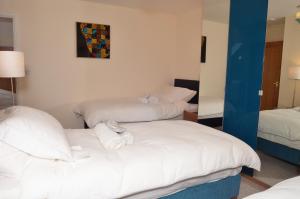 A bed or beds in a room at Trade Digs Bath Road 