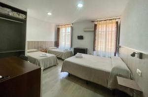 Postel nebo postele na pokoji v ubytování Arteaga Hostal & Baños Arabes Elvira