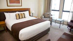 Letto o letti in una camera di Rendezvous Heritage Hotel Auckland