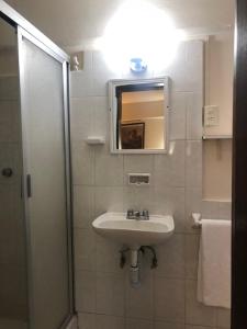 Koupelna v ubytování Hotel Lorena