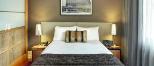 Letto o letti in una camera di Rendezvous Heritage Hotel Auckland