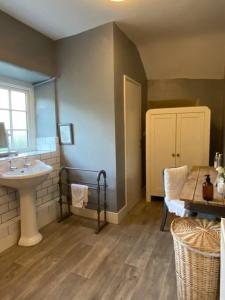 a bathroom with a sink and a sink at Farmhouse Cottage set in beautiful countryside in Oswestry