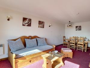 a living room with a couch and a table at Appartement spacieux et rénové, proche des pistes avec sauna, hammam, WIFI et balcon - FR-1-344-849 in Levassaix +7 photos