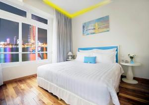 Ліжко або ліжка в номері Palmier Hotel - Art House Da Nang