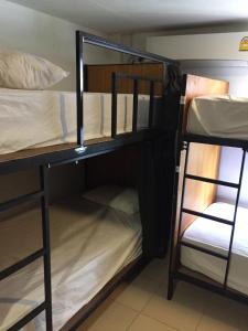 Postel nebo postele na pokoji v ubytování NITRO HOUSE Hostel