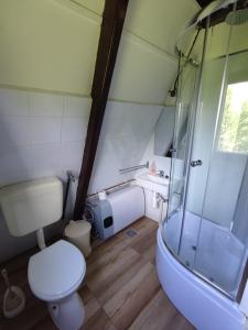 Kúpeľňa v ubytovaní Mátrai Vándor Apartmanok