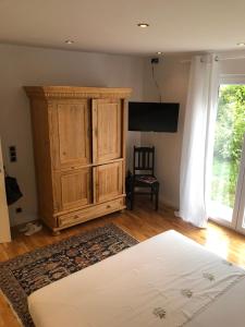 Giường trong phòng chung tại Zimmer Room Trogir Kastela Split