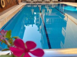 Bazén v ubytování Bilkay Hotel nebo v jeho okolí