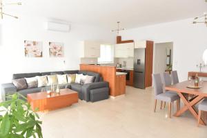 Gallery image of ChristiAnna Luxury Apartments in Almyrida