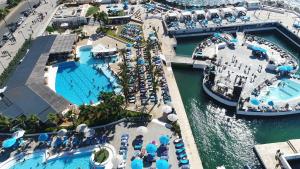 Et luftfoto af Riviera Hotel and Beach Lounge, Beirut