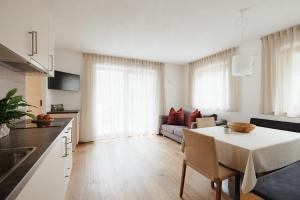 A kitchen or kitchenette at Untermairhof Appartment Residence