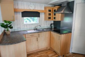 コルトゲーネにあるChalet met overkapping op camping aan het Veerse Meerのギャラリーの写真