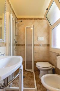 Un baño de Hotel Loretta & Dependance