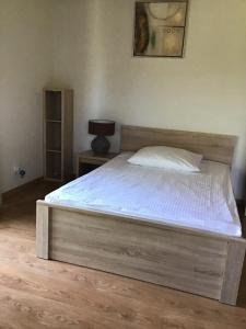 Tempat tidur dalam kamar di Agroturystyka Krajno - Zagórze