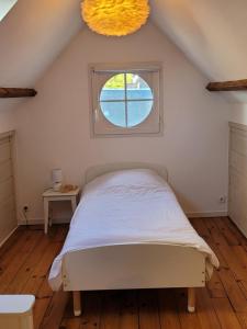 Łóżko lub łóżka w pokoju w obiekcie Vue et terrasse panoramique sur la Baie de Somme