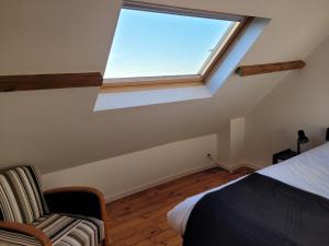 Łóżko lub łóżka w pokoju w obiekcie Vue et terrasse panoramique sur la Baie de Somme