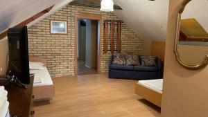 Ein Bett oder Betten in einem Zimmer der Unterkunft Apartmani Slavonija