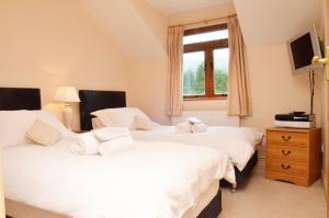 A bed or beds in a room at Trade Digs Brimscombe 