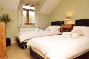 A bed or beds in a room at Trade Digs Brimscombe 
