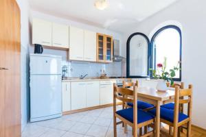 Kuchyň nebo kuchyňský kout v ubytování Apartments Villa Mirella