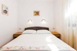 Postel nebo postele na pokoji v ubytování Apartments Villa Mirella