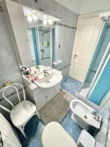 A bathroom at Alexander's Home