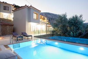 Der Swimmingpool an oder in der Nähe von Studios Limnionas