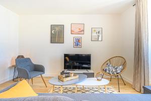 Televízia a/alebo spoločenská miestnosť v ubytovaní LE BERDER - Appartement T3 centre ville Sarzeau