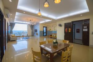 a dining room and living room with a table and chairs at Vung tau seaview apartment 2 - Nhavungtauorg - Son Thinh2 apartment - Oasky lounge in Vung Tau